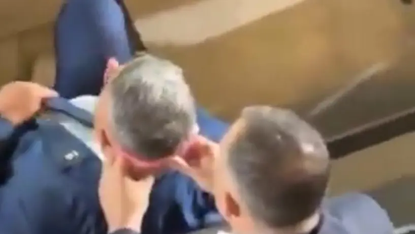 Presidente de la AFA se vuelve viral por video recibiendo un masaje en la cabeza