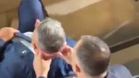 Presidente de la AFA se vuelve viral por video recibiendo un masaje en la cabeza