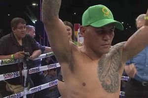 ‘Micky’ Román vence a Néstor Maidana con un polémico nocaut técnico
