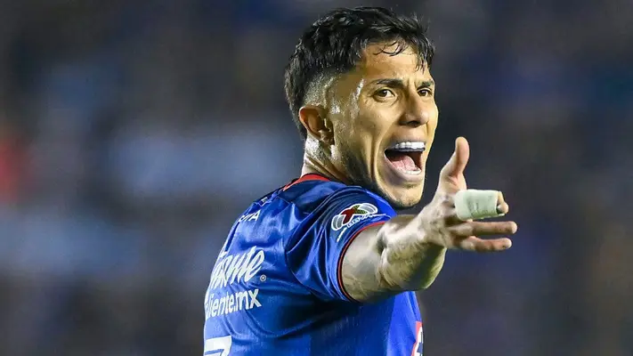 Cruz Azul rescinde contrato de Carlos Salcedo luego de un mutuo acuerdo