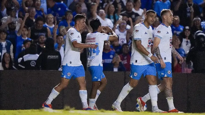 Cruz Azul sigue expectante en el mercado: “Si surge la posibilidad, la tomaremos”