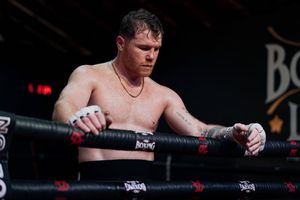 Usuarios en redes señalan mal trato de ‘Canelo’ Álvarez con aficionados mexicanos