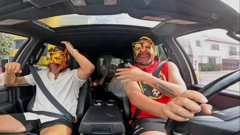 ¡Imperdible imitación! Andrés Guardado se transformó en el Escorpión Dorado