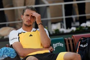 Zverev explota ante los jueces tras la final de Roland Garros: 'Es frustrante'