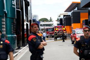 Hospitality de McLaren se incendia en el circuito del Gran Premio de España