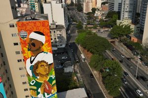 Mural en Sao Paulo muestra a Jalen Hurts y Jordan Love