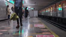 ¿Por qué no debes de entrar al Metro con paraguas? Esto te interesará