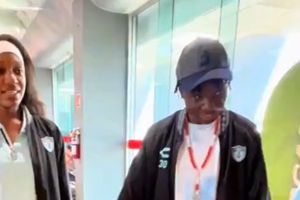 ¡Eléctricas! Pachuca Femenil realiza reto de toques en aeropuerto de Monterrey