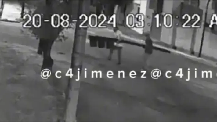 VIDEO: ¡Increíble! En el centro de Puebla, ¡roban un semáforo!