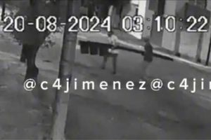 VIDEO: ¡Increíble! En el centro de Puebla, ¡roban un semáforo!