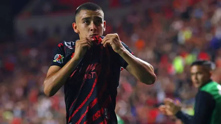 Tijuana, con gol de Gilberto Mora de 15 años, venció a León y es líder del Apertura
