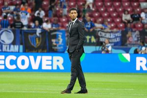 ¿Bellingham le robó un beso a Kim Kardashian? Se viraliza video, pero fue hecho con IA