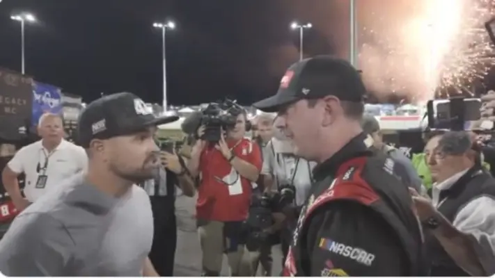Ricky Stenhouse Jr. y Kyle Busch protagonizan pelea en el NASCAR All Star Race