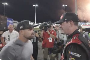 Ricky Stenhouse Jr. y Kyle Busch protagonizan pelea en el NASCAR All Star Race