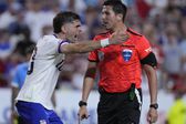 ¿Robo a USMNT? Revelan audios del VAR del polémico gol entre Estados Unidos vs Uruguay