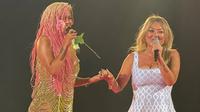 Amaia Montero reaparece en el concierto de Karol G cantando: "Rosas"