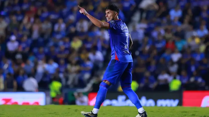 ¿Regresa a Cruz Azul? Carlos Salcedo manda misterioso mensaje en redes sociales