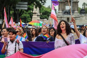Diversos contingentes de la comunidad LGBT+ se unieron a la "Marcha Lencha"