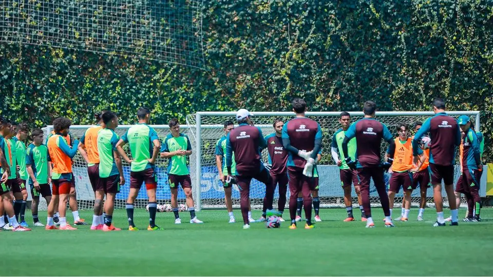 Santiago Giménez y Edson Álvarez ya reportaron con la Selección de cara a Copa América