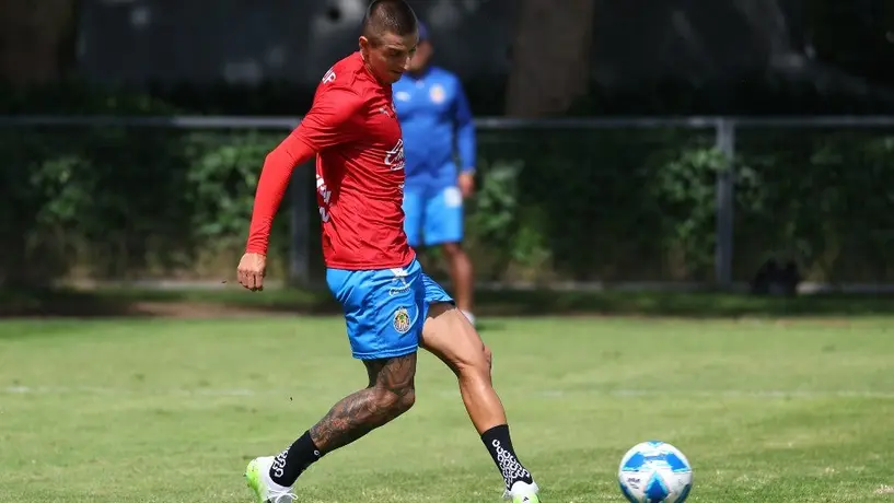 Afición de Chivas revienta a sus jugadores por 'entrenar sin intensidad': "Equipo mediocre"