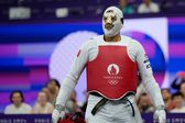 ¡Monumental! Carlos Sansores se presentó en París 2024 con máscara de luchador