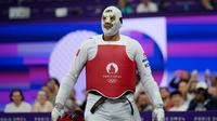 ¡Monumental! Carlos Sansores se presentó en París 2024 con máscara de luchador