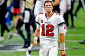 ¡No lo perdonan! Afición de St. Louis abuchea a Tom Brady durante su debut en FOX