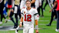 ¡No lo perdonan! Afición de St. Louis abuchea a Tom Brady durante su debut en FOX