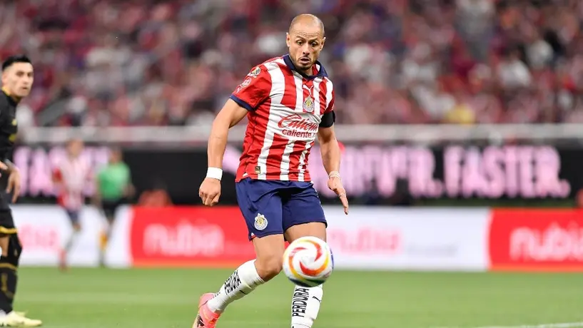 'Chicharito' Hernández, el jugador de Chivas que menos la tocó vs Toluca