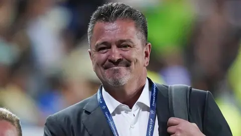 Carlos Hermosillo compra franquicia en tercera división