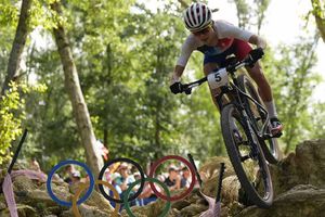 Loana Lecomte, candidata a medalla de oro, quedó fuera de la competencia tras un accidente