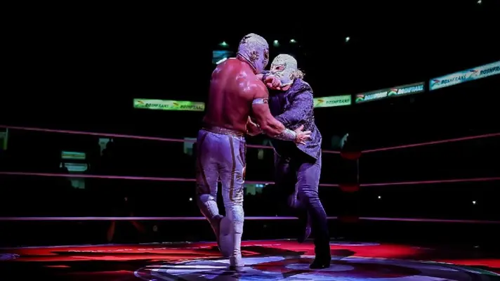 ¡Explota la Catedral! Chris Jericho reapareció en la Arena México para atacar a Místico