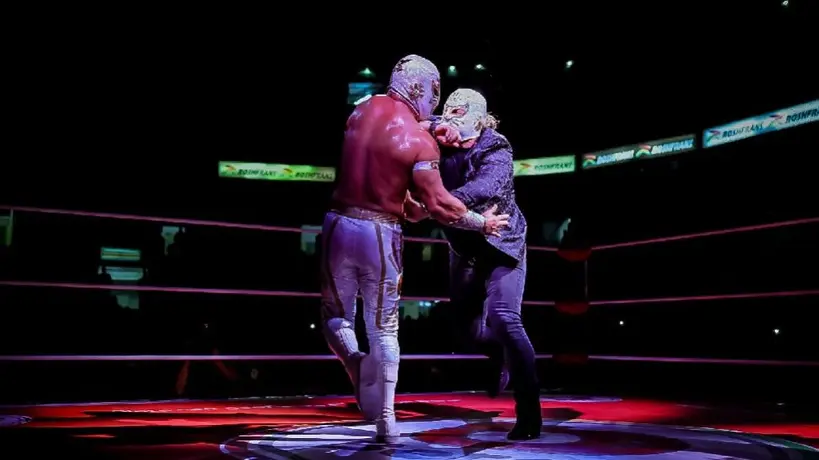 ¡Explota la Catedral! Chris Jericho reapareció en la Arena México para atacar a Místico