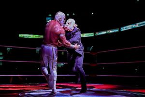 ¡Explota la Catedral! Chris Jericho reapareció en la Arena México para atacar a Místico