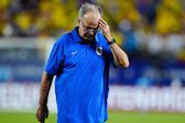 Bielsa lamenta pelea de sus jugadores vs aficionados: 'Pensé que estaban agradeciendo al público'