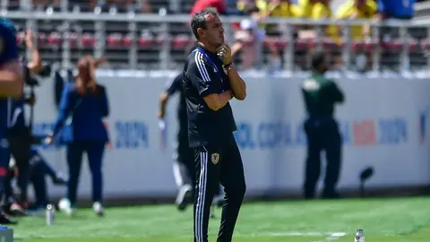 'Fernando Batista vino por gloria y no por plata': Prensa venezolana elogia al DT de la Vinotinto