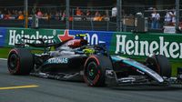 Checo Pérez tuvo razón; comisarios sancionaron a Lewis Hamilton por bloqueo