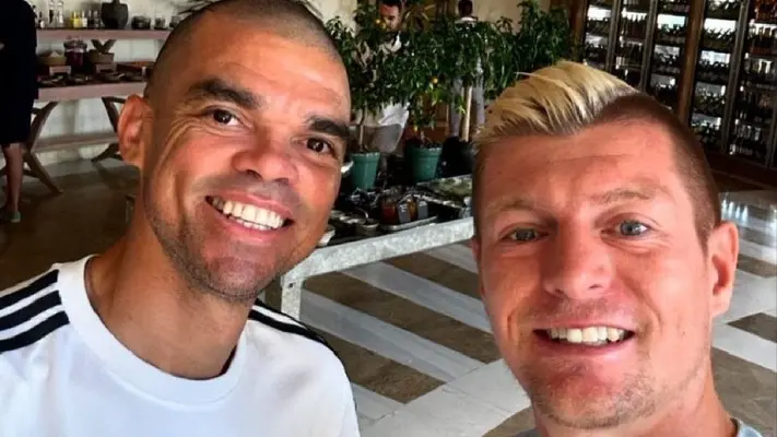 El reencuentro entre Pepe y Toni Kroos: “Las vacaciones de agosto son para exfutbolistas”