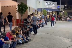 Ciudadanos hacen filas desde anoche para votar en las elecciones de este 2 de junio