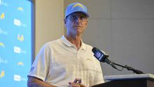 Jim Harbaugh niega que Colin Kaepernick llegará a los Chargers