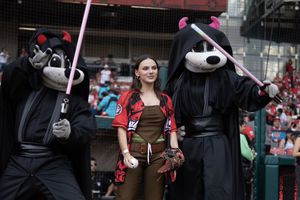 Dafne Keen, protagonista de 'The Acolyte', lanzó la primera bola en el Diablos vs Guerreros