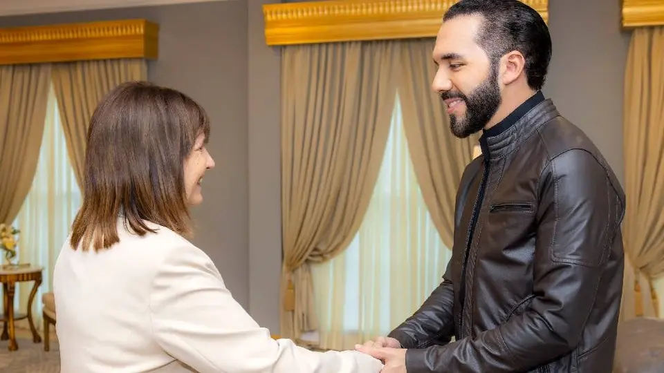 Argentina firma acuerdo con El Salvador para replicar modelo Bukele