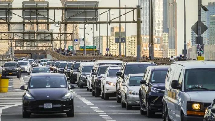 Cancelan en Nueva York cobro a autos para entrar a Manhattan