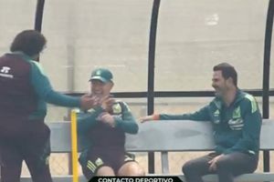 ¡Tiene para todos! Javier Aguirre 'regaña' a fotógrafo y jardineros en práctica del Tri