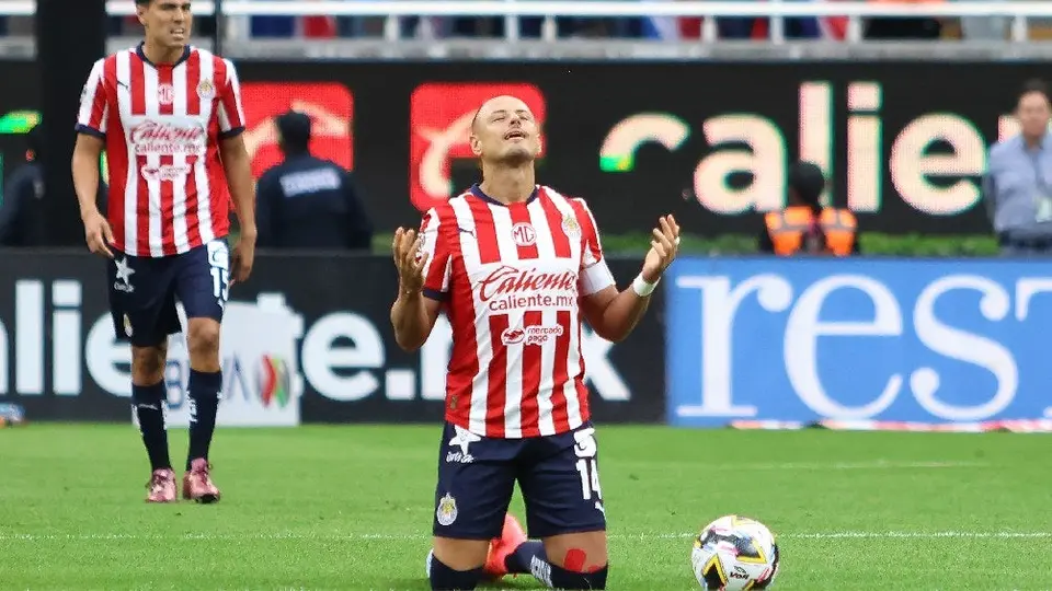 Paco Palencia defiende al Chicharito Hernández: “Apenas le generan una opción de gol”
