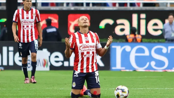 Paco Palencia defiende al Chicharito Hernández: “Apenas le generan una opción de gol”