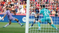 La espectacular atajada de Alex Padilla a Lewandowski contra Barcelona en LaLiga