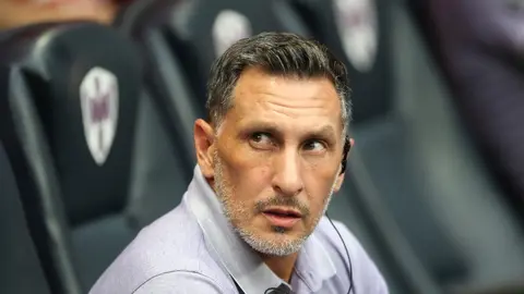 'Chaco' Giménez discute con aficionado mexicano por críticas a su hijo Santiago con Selección