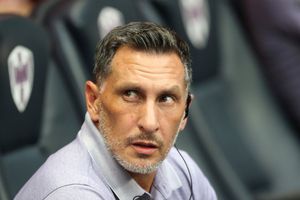 'Chaco' Giménez discute con aficionado mexicano por críticas a su hijo Santiago con Selección