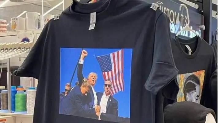 Venden camisas con la imagen de Trump del atentado y causa polémica